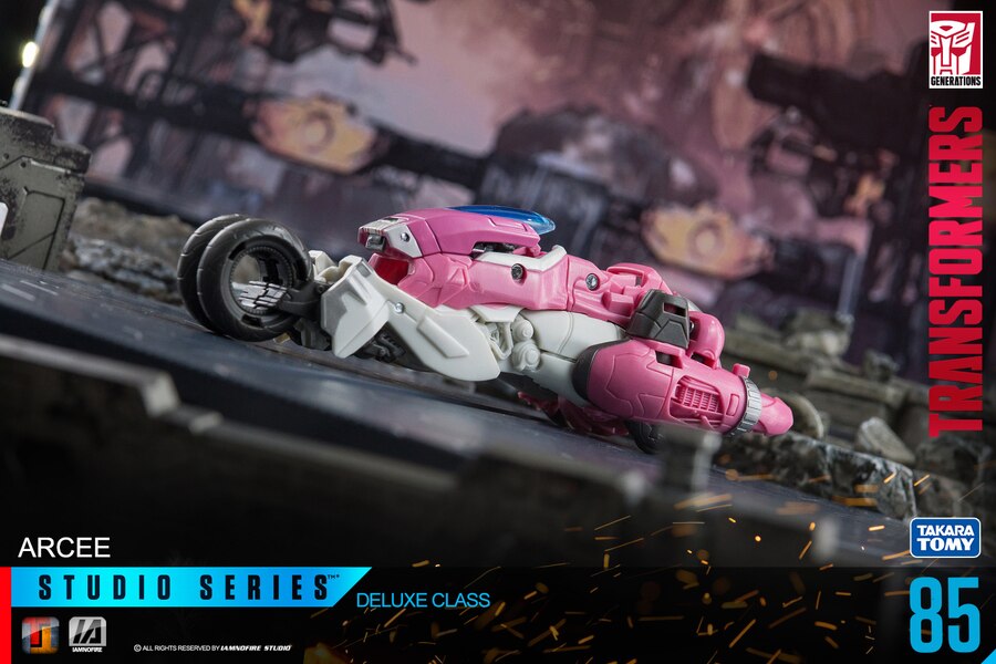 Studio Series SS 85 Arcee Toy Phography Image Gallery By IAMNOFIRE  (3 of 13)